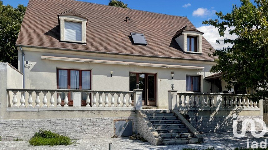 Maison traditionnelle 8 pièces de 210 m² à Montfermeil (93370)