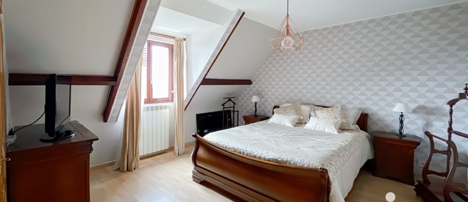 Traditional house 8 rooms of 210 m² in Montfermeil (93370)