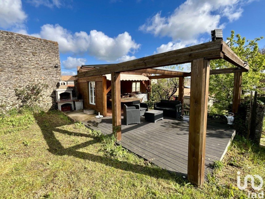 Maison 4 pièces de 134 m² à LA CHAPELLE-SAINT-FLORENT (49410)