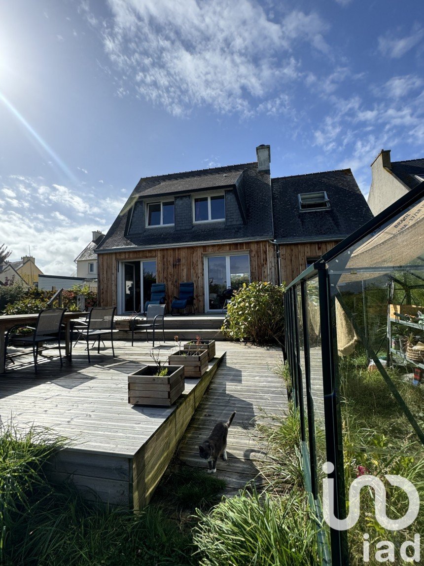 Maison traditionnelle 6 pièces de 109 m² à Camaret-sur-Mer (29570)