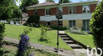 Mansion 7 rooms of 215 m² in Bougival (78380)