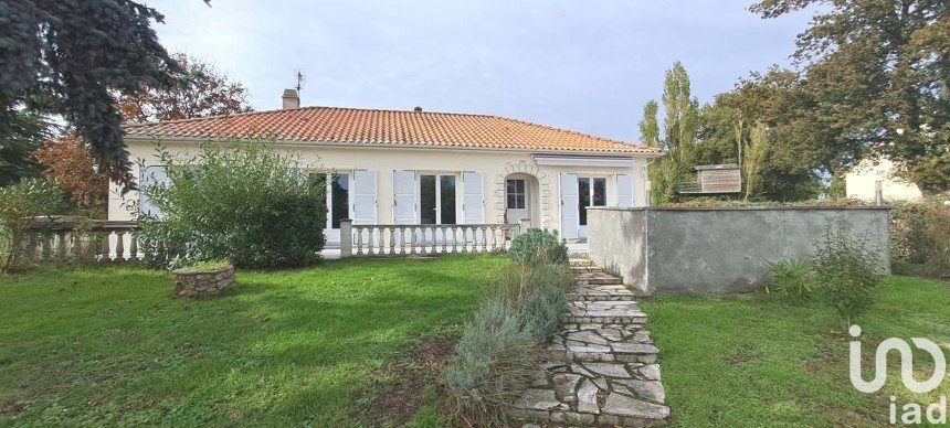 Traditional house 5 rooms of 132 m² in La Peyratte (79200)