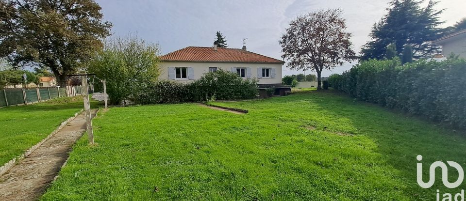 Traditional house 5 rooms of 132 m² in La Peyratte (79200)