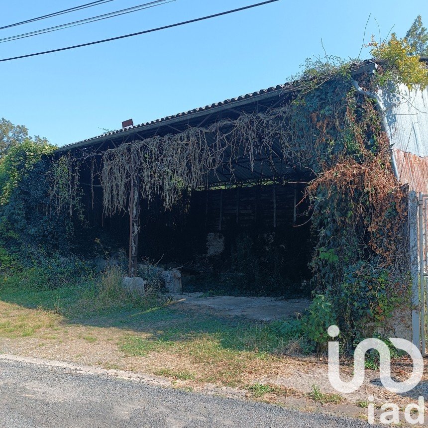 Barn conversion 1 room of 100 m² in Burie (17770)