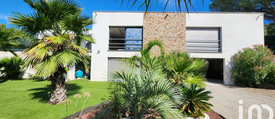 House 6 rooms of 192 m² in LES ISSAMBRES (83380)