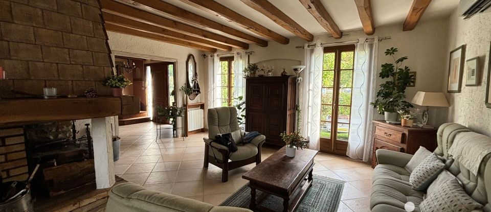 Traditional house 7 rooms of 174 m² in Bullion (78830)