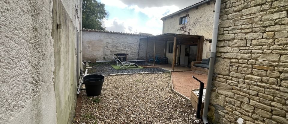 Maison 3 pièces de 54 m² à Courçon (17170)