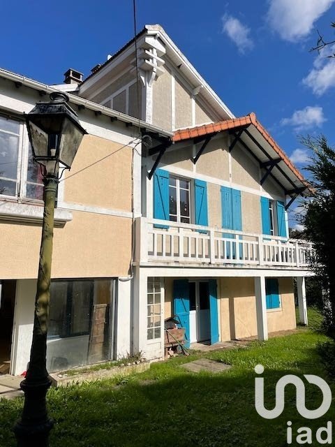 House 8 rooms of 175 m² in Vaux-sur-Seine (78740)