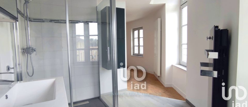 House 7 rooms of 186 m² in Fontenay-le-Comte (85200)