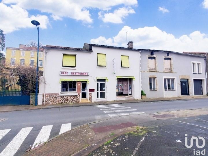 Maison 12 pièces de 450 m² à La Châtaigneraie (85120)