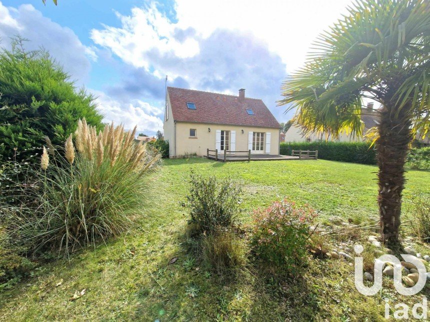 Traditional house 5 rooms of 100 m² in Saint-Benoît-sur-Loire (45730)