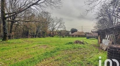 Terrain de 2 326 m² à Marigny-Chemereau (86370)