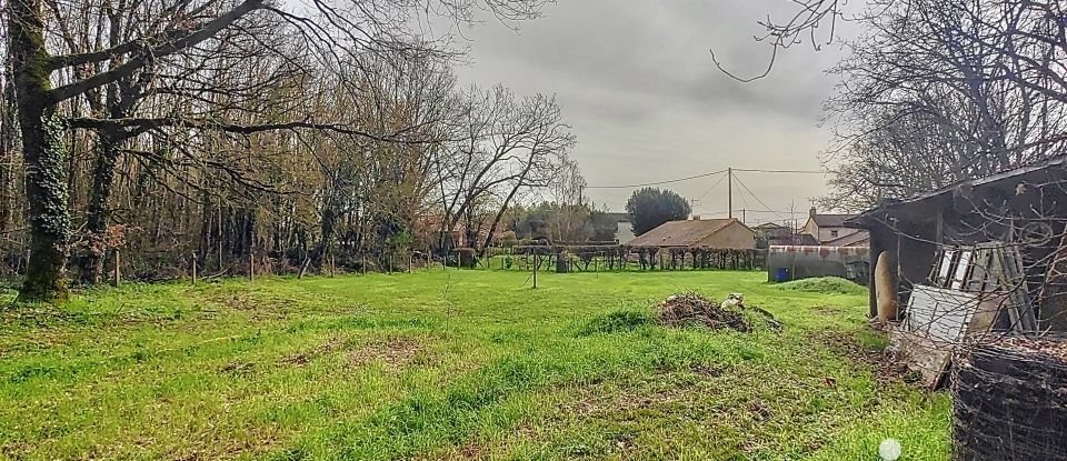 Terrain de 2 326 m² à Marigny-Chemereau (86370)