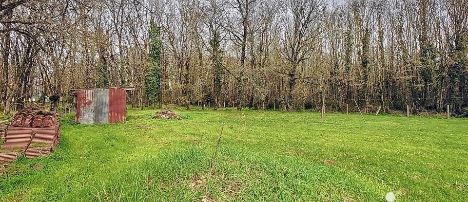 Land of 2,326 m² in Marigny-Chemereau (86370)