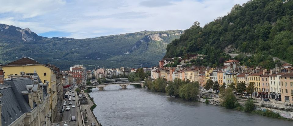 Apartment 1 room of 65 m² in Grenoble (38000)