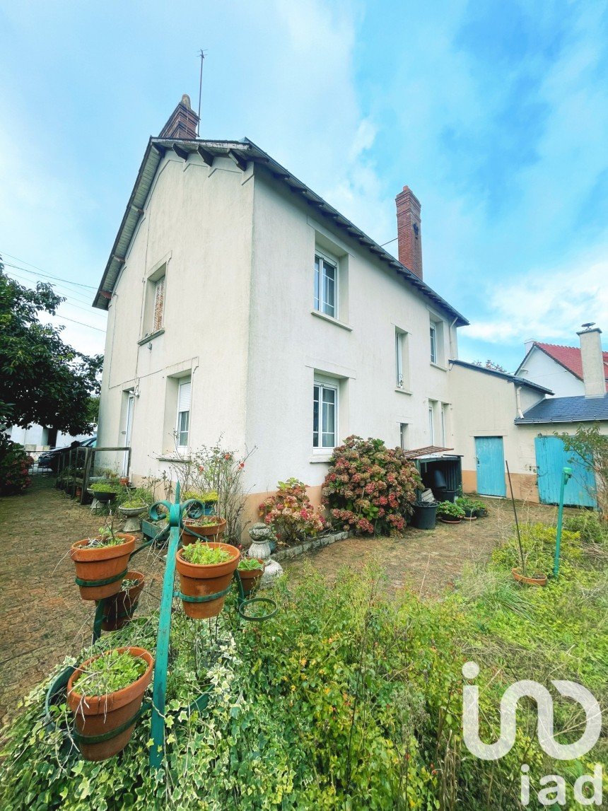 Traditional house 6 rooms of 146 m² in La Chapelle-sur-Erdre (44240)