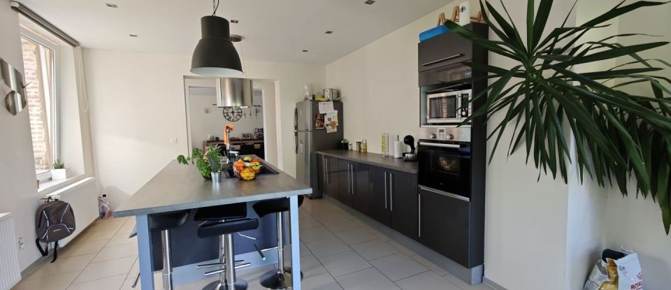 Maison 7 pièces de 209 m² à Trélon (59132)