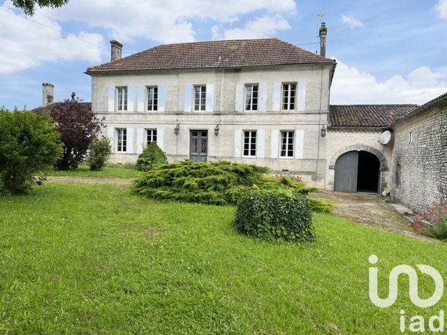 Maison 10 pièces de 292 m² à Germignac (17520)