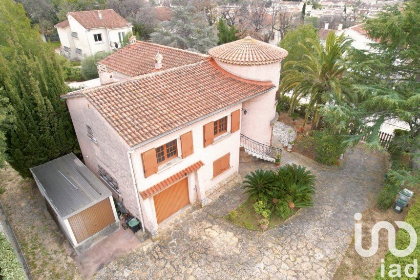 Maison traditionnelle 9 pièces de 192 m² à Six-Fours-les-Plages (83140)