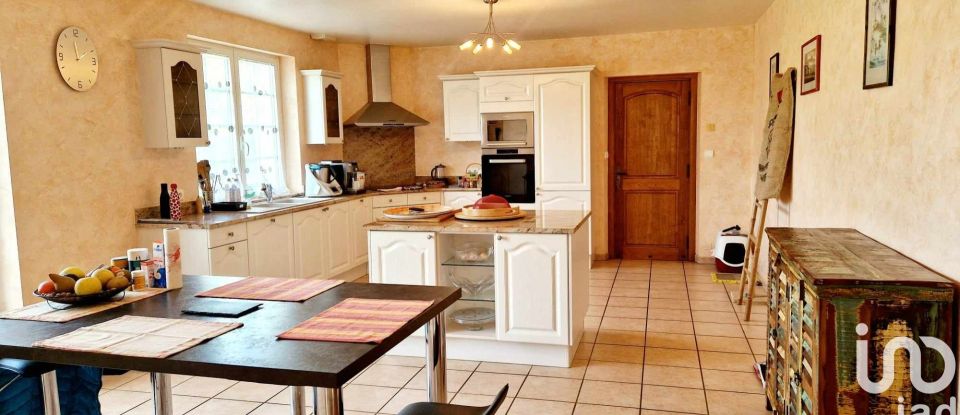 House 6 rooms of 197 m² in Pleaux (15700)