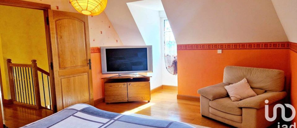 Maison 6 pièces de 197 m² à Pleaux (15700)