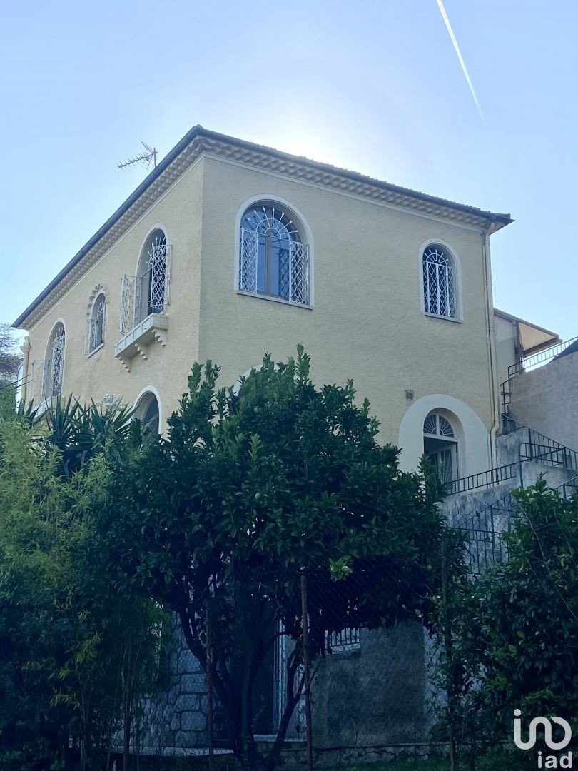 Maison 8 pièces de 180 m² à Nice (06200)