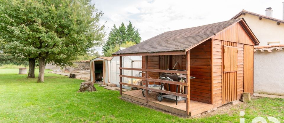 Maison traditionnelle 9 pièces de 200 m² à Sury-le-Comtal (42450)