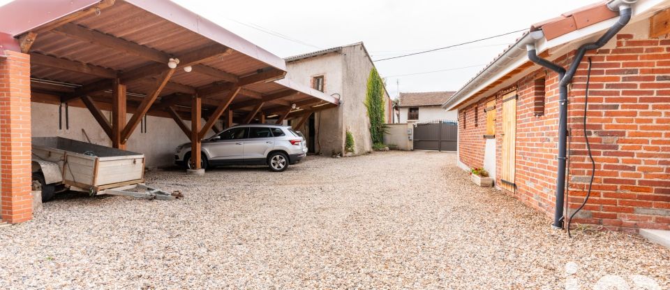 Maison traditionnelle 9 pièces de 200 m² à Sury-le-Comtal (42450)