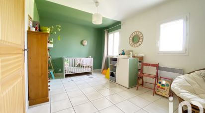 House 4 rooms of 98 m² in Entraigues-sur-la-Sorgue (84320)