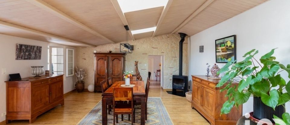 Maison 5 pièces de 135 m² à Nalliers (85370)