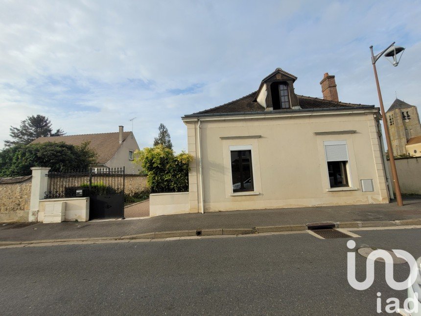 House 6 rooms of 131 m² in Varennes-sur-Seine (77130)