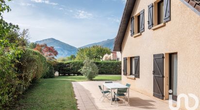 Traditional house 5 rooms of 90 m² in Saint-Égrève (38120)