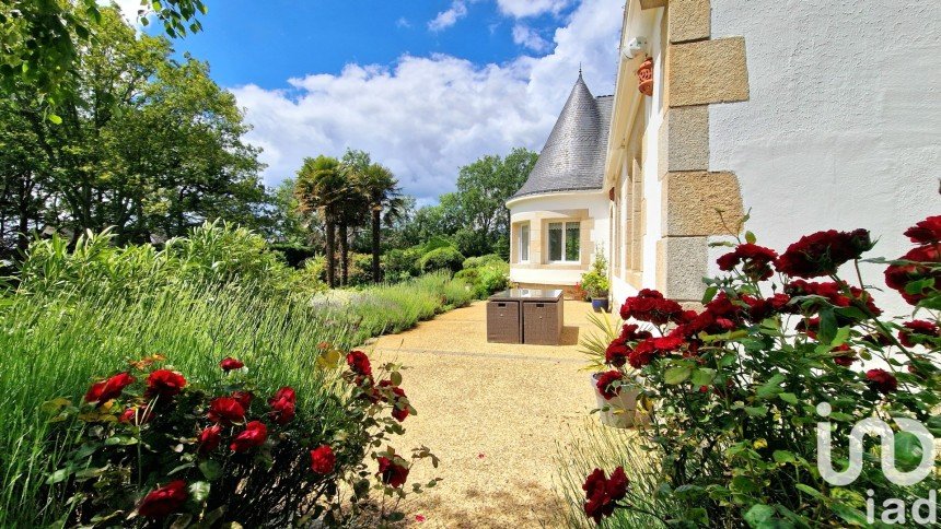 Maison d’architecte 11 pièces de 222 m² à Le Tour-du-Parc (56370)