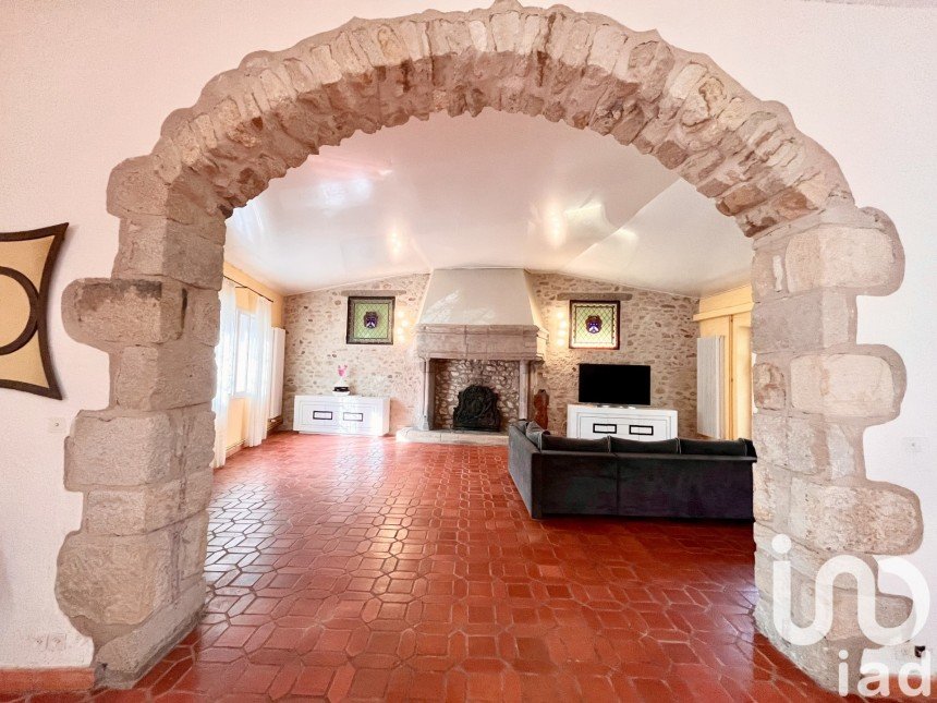 Mansion 5 rooms of 213 m² in Montpeyroux (63114)