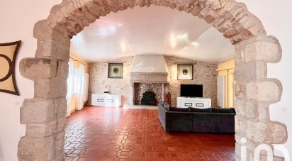 Mansion 5 rooms of 213 m² in Montpeyroux (63114)