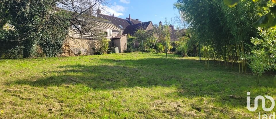 Maison de village 6 pièces de 155 m² à Ainay-le-Château (03360)