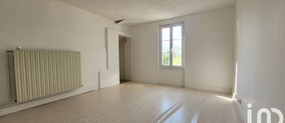 Maison de village 6 pièces de 155 m² à Ainay-le-Château (03360)