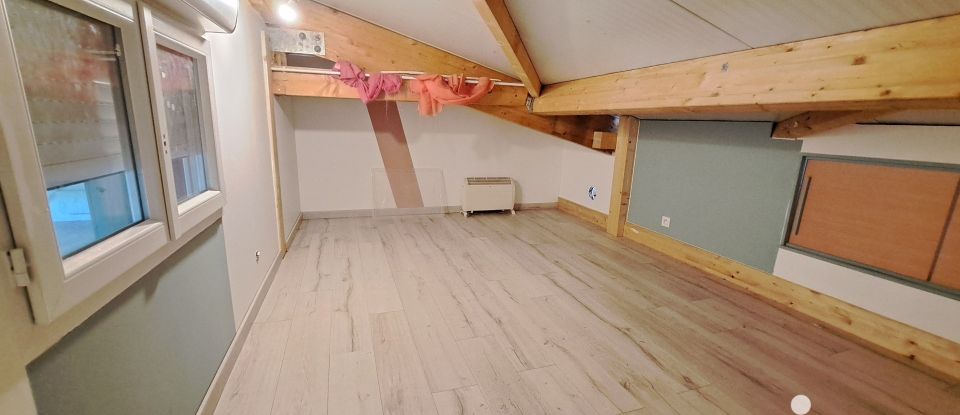 Immeuble de 300 m² à Angos (65690)