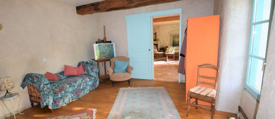 House 6 rooms of 220 m² in Marsais (17700)