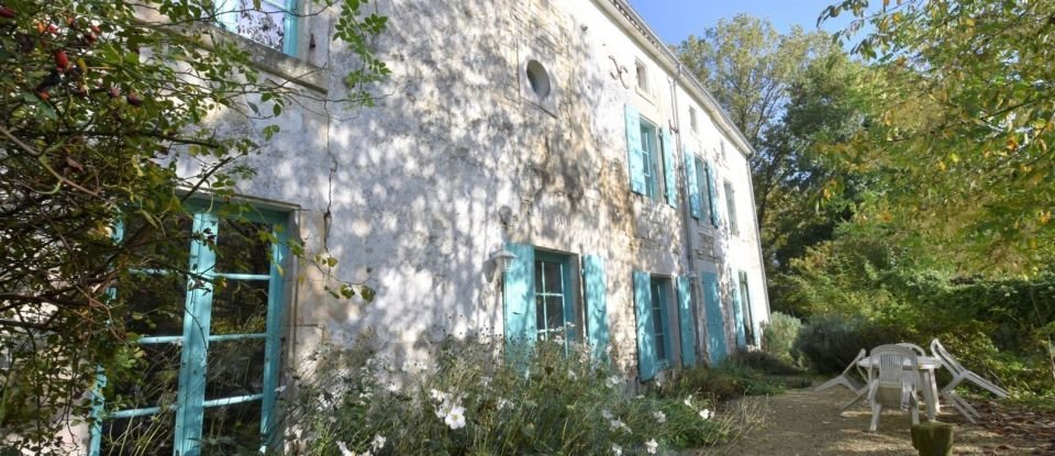 House 6 rooms of 220 m² in Marsais (17700)