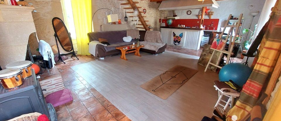 Maison traditionnelle 10 pièces de 430 m² à Bonneville-et-Saint-Avit-de-Fumadières (24230)