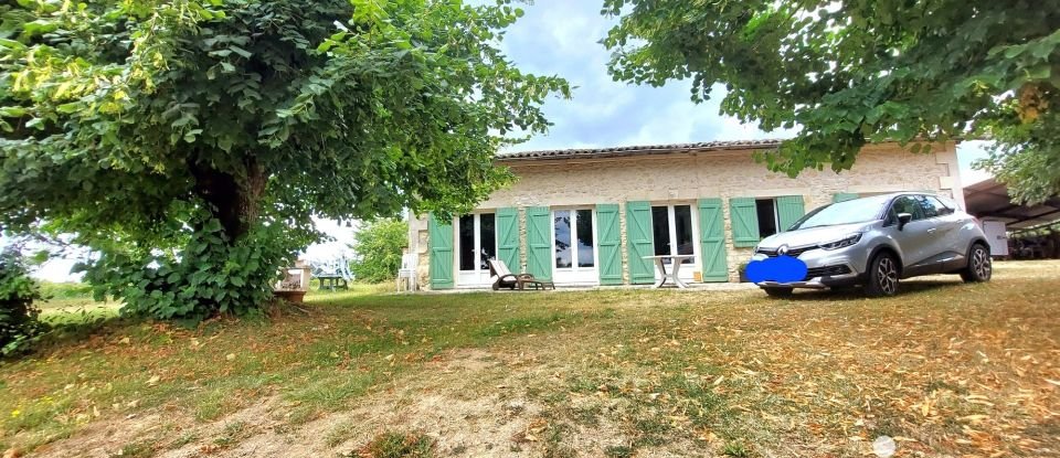 Maison traditionnelle 10 pièces de 430 m² à Bonneville-et-Saint-Avit-de-Fumadières (24230)