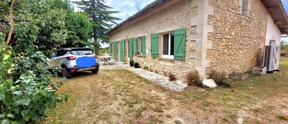 Maison traditionnelle 10 pièces de 430 m² à Bonneville-et-Saint-Avit-de-Fumadières (24230)