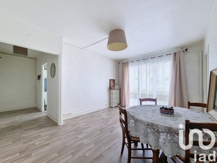 Apartment 3 rooms of 56 m² in Ris-Orangis (91130)