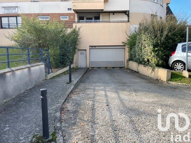 Parking/garage/box de 10 m² à Saint-Fargeau-Ponthierry (77310)