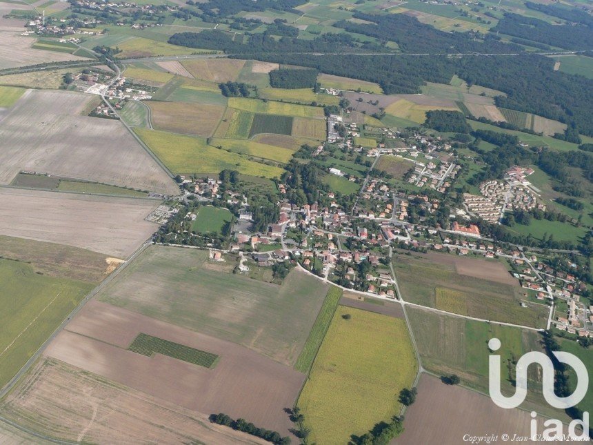 Land of 23,855 m² in Thénac (17460)