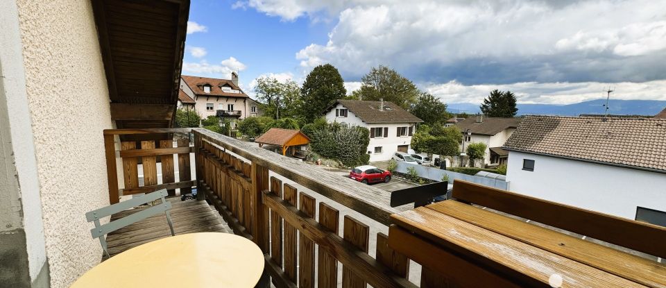 Apartment 3 rooms of 53 m² in Grilly (01220)