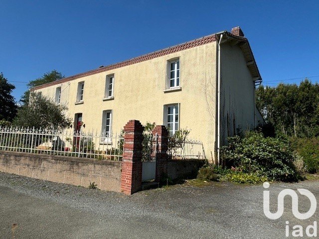 Traditional house 8 rooms of 175 m² in Montrevault-sur-Èvre (49600)