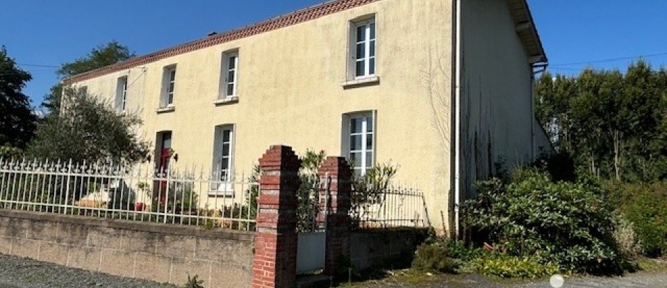 Maison traditionnelle 8 pièces de 175 m² à Montrevault-sur-Èvre (49600)