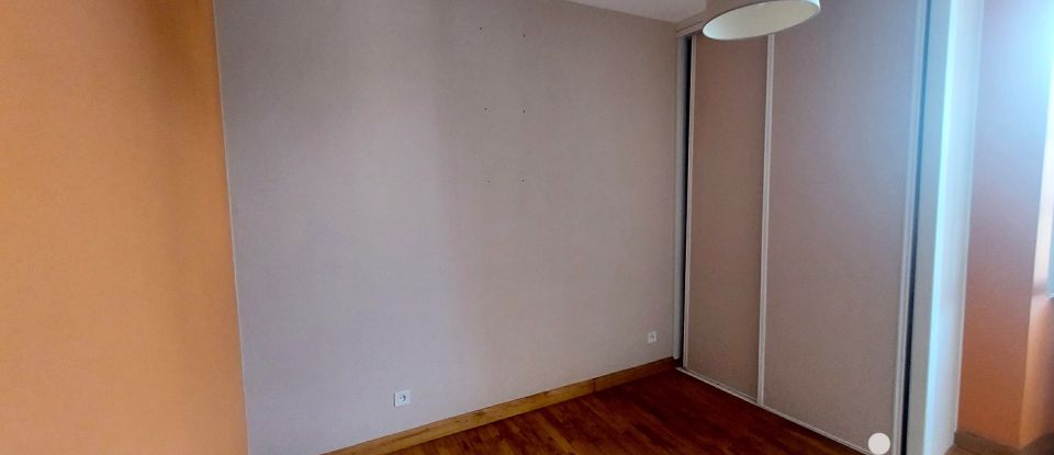 Maison de ville 5 pièces de 144 m² à - (16460)